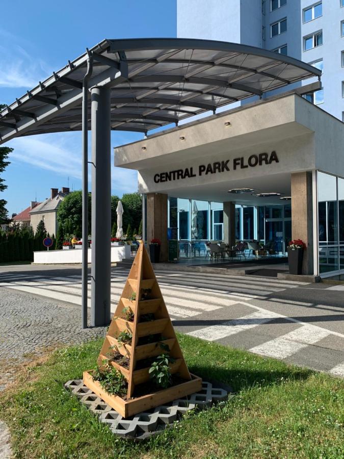 Park Flora 4*